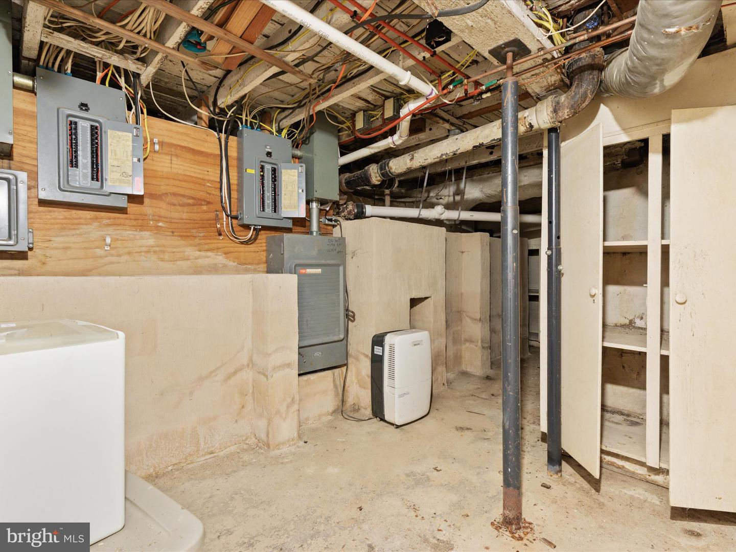 517 W LOCUST ST, WOODSTOCK, Virginia 22664, 6 Bedrooms Bedrooms, ,3 BathroomsBathrooms,Residential,For sale,517 W LOCUST ST,VASH2012792 MLS # VASH2012792