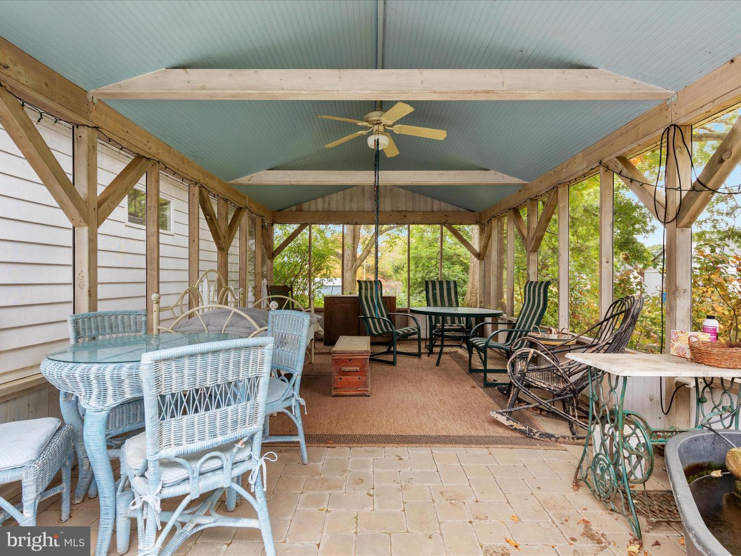 517 W LOCUST ST, WOODSTOCK, Virginia 22664, 6 Bedrooms Bedrooms, ,3 BathroomsBathrooms,Residential,For sale,517 W LOCUST ST,VASH2012792 MLS # VASH2012792