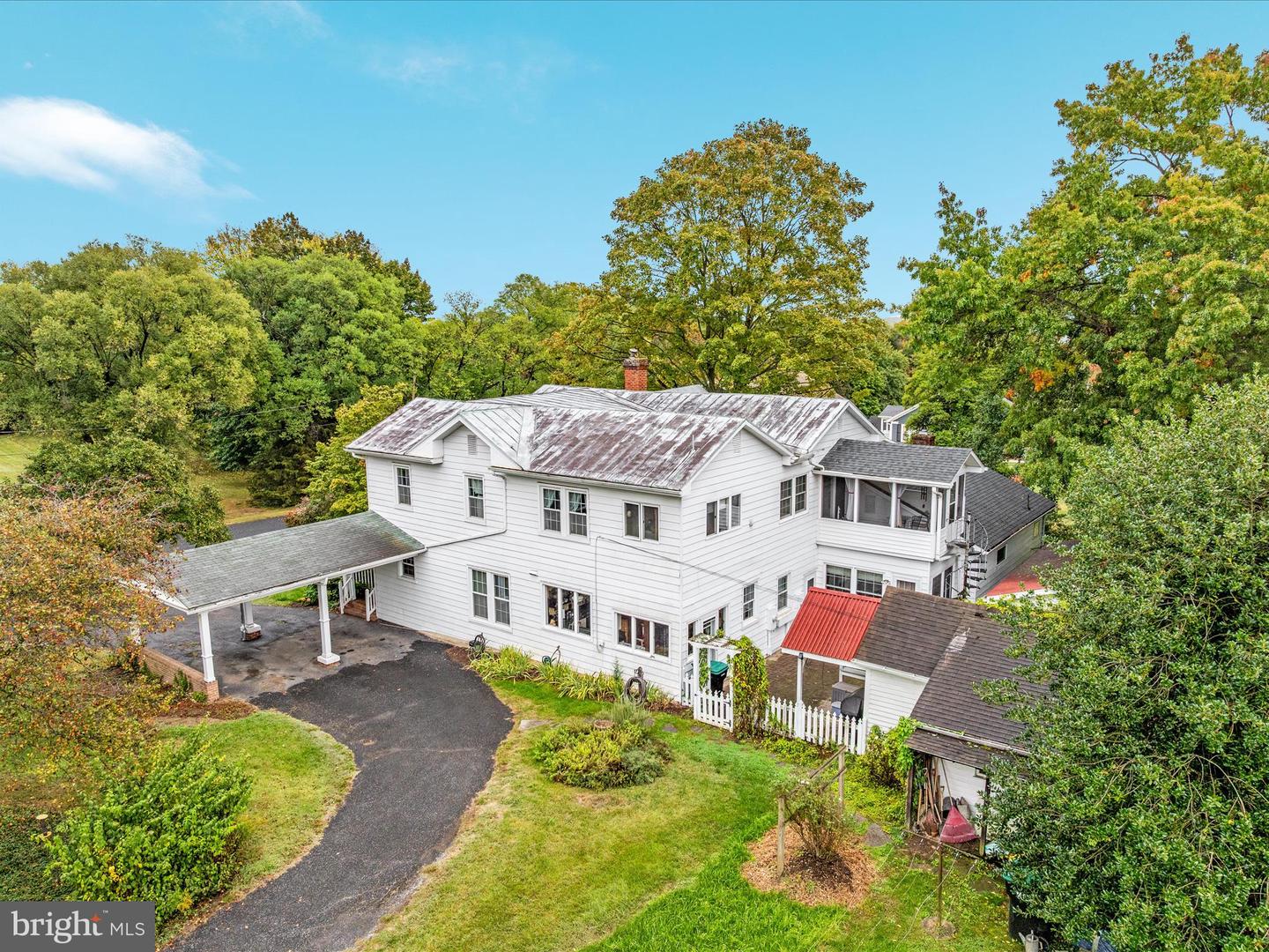 517 W LOCUST ST, WOODSTOCK, Virginia 22664, 6 Bedrooms Bedrooms, ,3 BathroomsBathrooms,Residential,For sale,517 W LOCUST ST,VASH2012792 MLS # VASH2012792