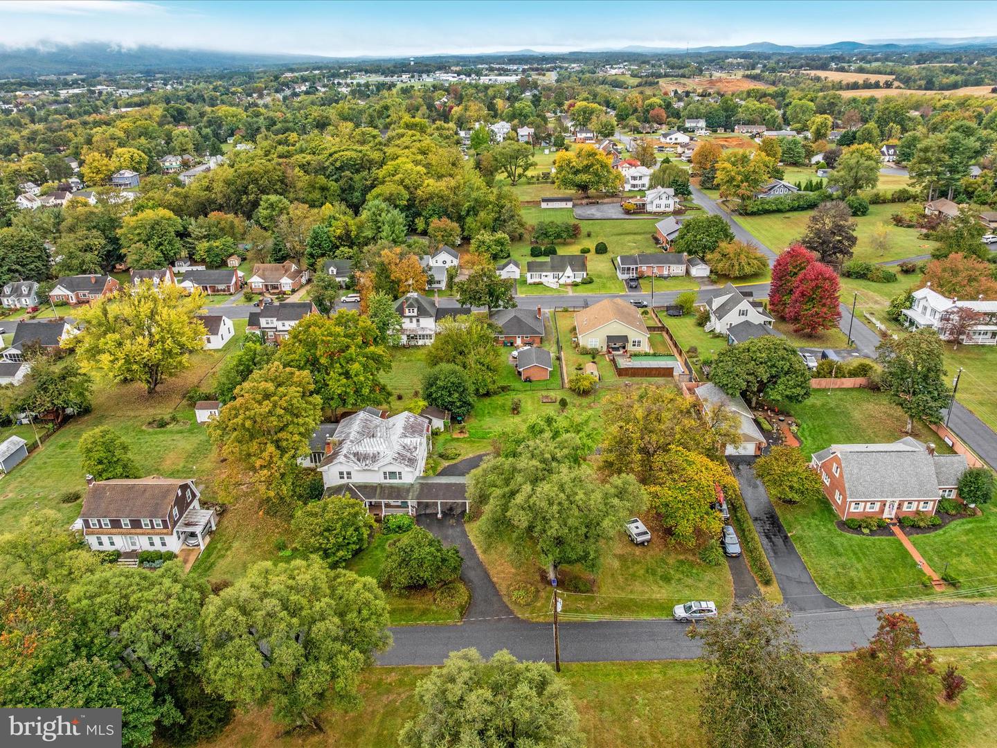 517 W LOCUST ST, WOODSTOCK, Virginia 22664, 6 Bedrooms Bedrooms, ,3 BathroomsBathrooms,Residential,For sale,517 W LOCUST ST,VASH2012792 MLS # VASH2012792