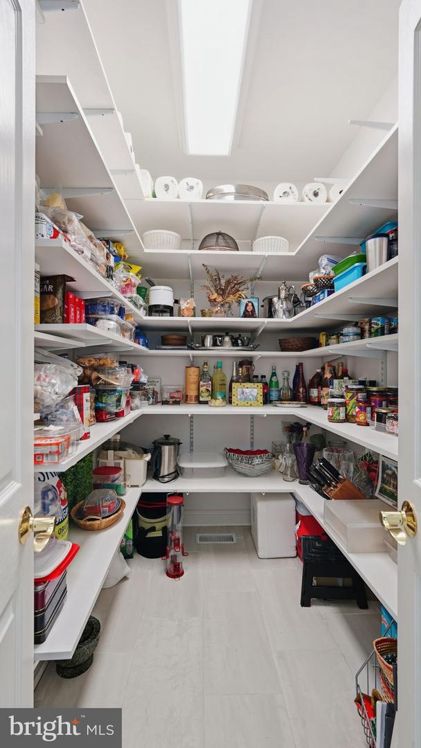 143 EDGEMONT CIR, LOCUST GROVE, Virginia 22508, 6 Bedrooms Bedrooms, ,4 BathroomsBathrooms,Residential,For sale,143 EDGEMONT CIR,VAOR2012624 MLS # VAOR2012624