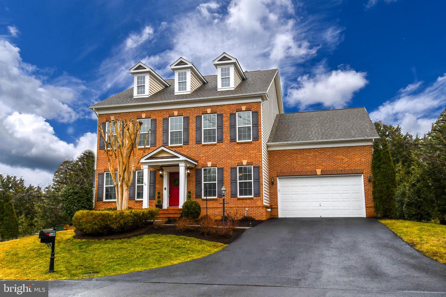 5104 HIRST VALLEY WAY, CENTREVILLE, Virginia 20120, 5 Bedrooms Bedrooms, ,4 BathroomsBathrooms,Residential,For sale,5104 HIRST VALLEY WAY,VAFX2281860 MLS # VAFX2281860