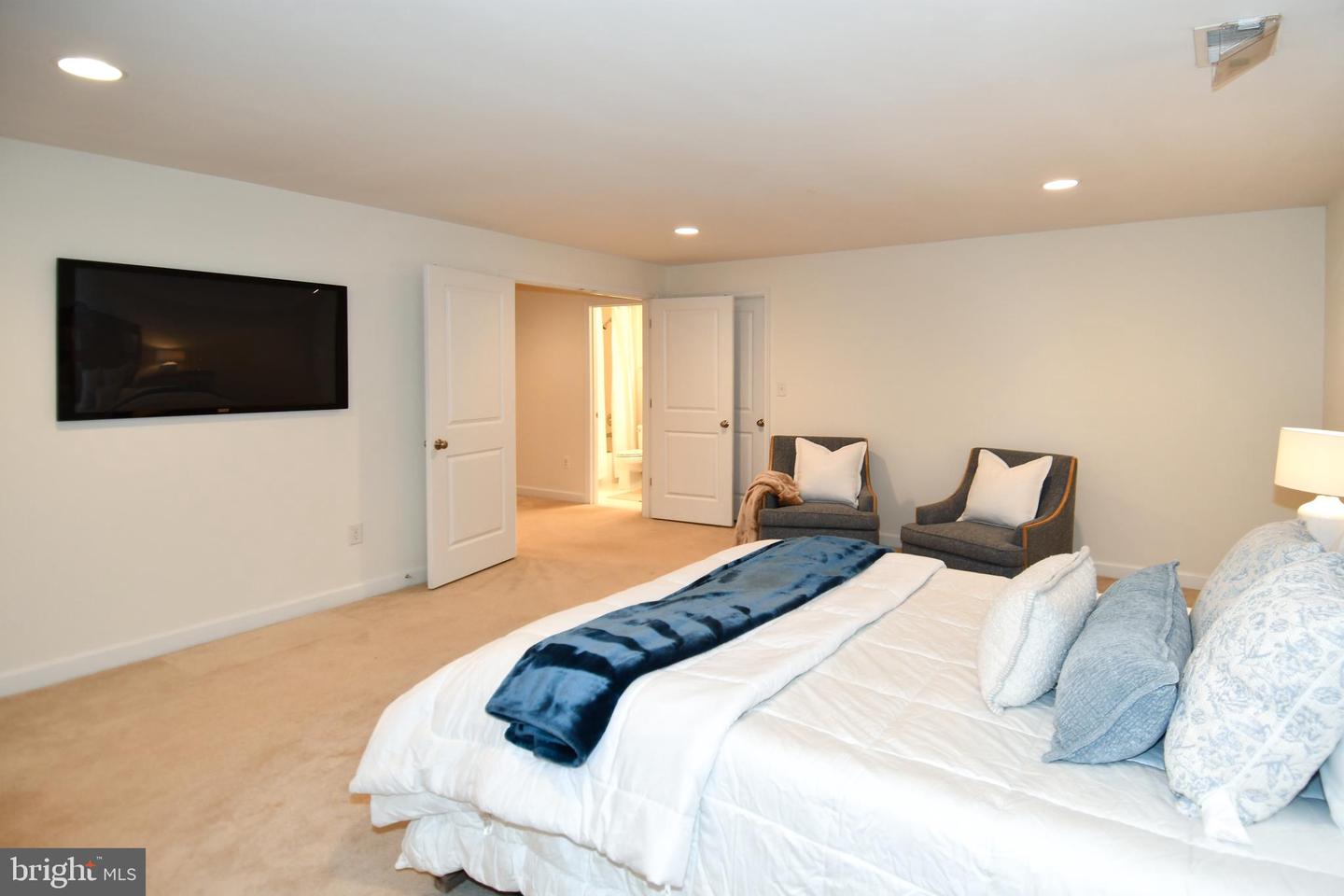 5104 HIRST VALLEY WAY, CENTREVILLE, Virginia 20120, 5 Bedrooms Bedrooms, ,4 BathroomsBathrooms,Residential,For sale,5104 HIRST VALLEY WAY,VAFX2281860 MLS # VAFX2281860