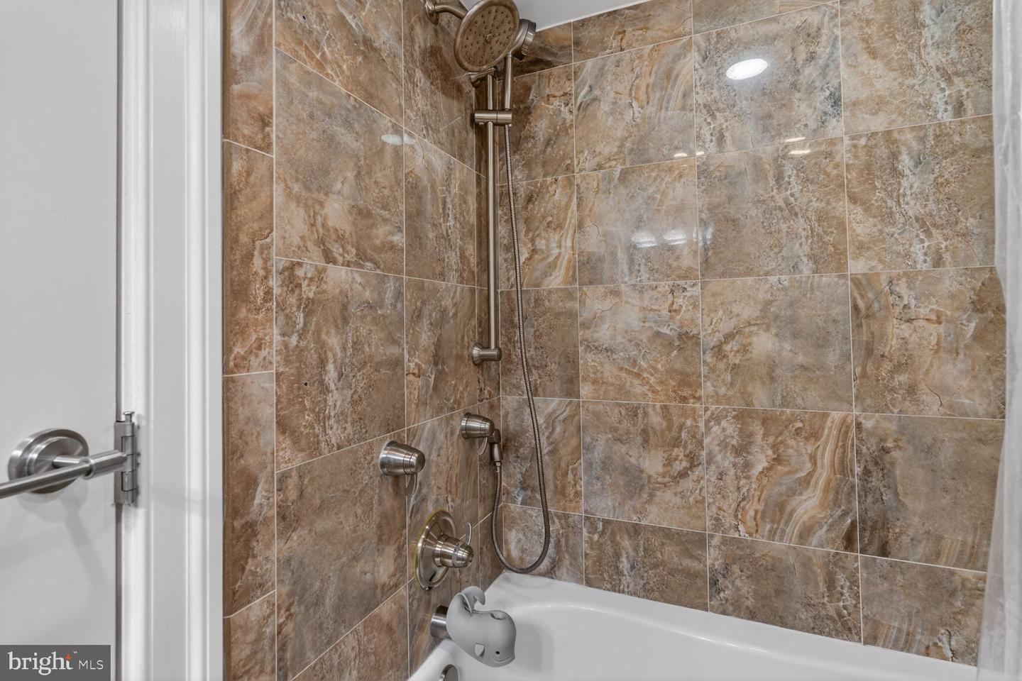 1014 COLONIAL AVE, ALEXANDRIA, Virginia 22314, 3 Bedrooms Bedrooms, ,2 BathroomsBathrooms,Residential,For sale,1014 COLONIAL AVE,VAAX2052744 MLS # VAAX2052744