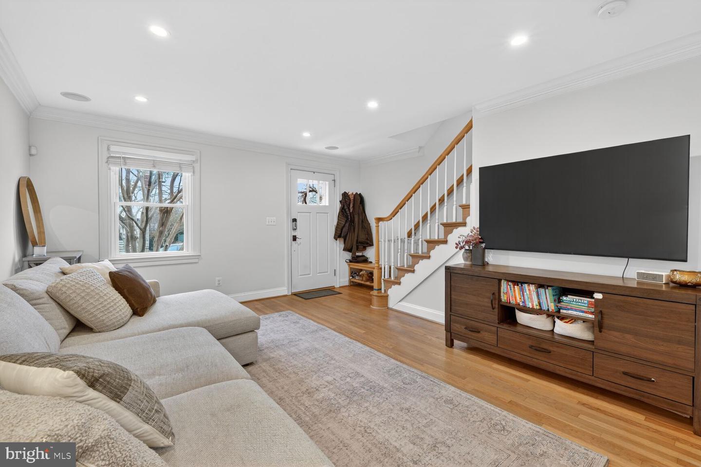 1014 COLONIAL AVE, ALEXANDRIA, Virginia 22314, 3 Bedrooms Bedrooms, ,2 BathroomsBathrooms,Residential,For sale,1014 COLONIAL AVE,VAAX2052744 MLS # VAAX2052744