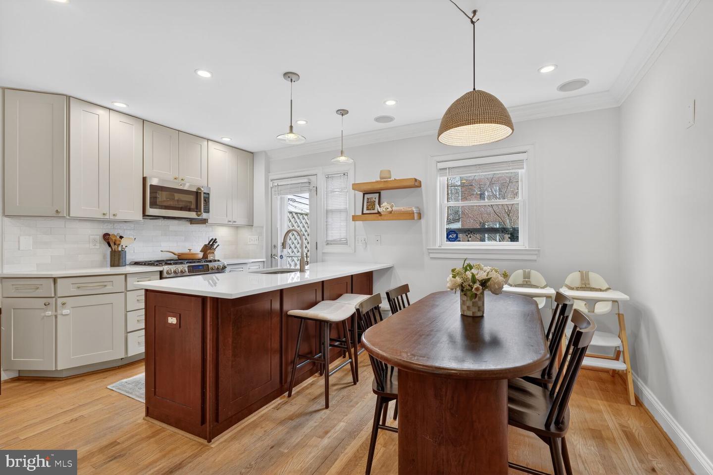 1014 COLONIAL AVE, ALEXANDRIA, Virginia 22314, 3 Bedrooms Bedrooms, ,2 BathroomsBathrooms,Residential,For sale,1014 COLONIAL AVE,VAAX2052744 MLS # VAAX2052744