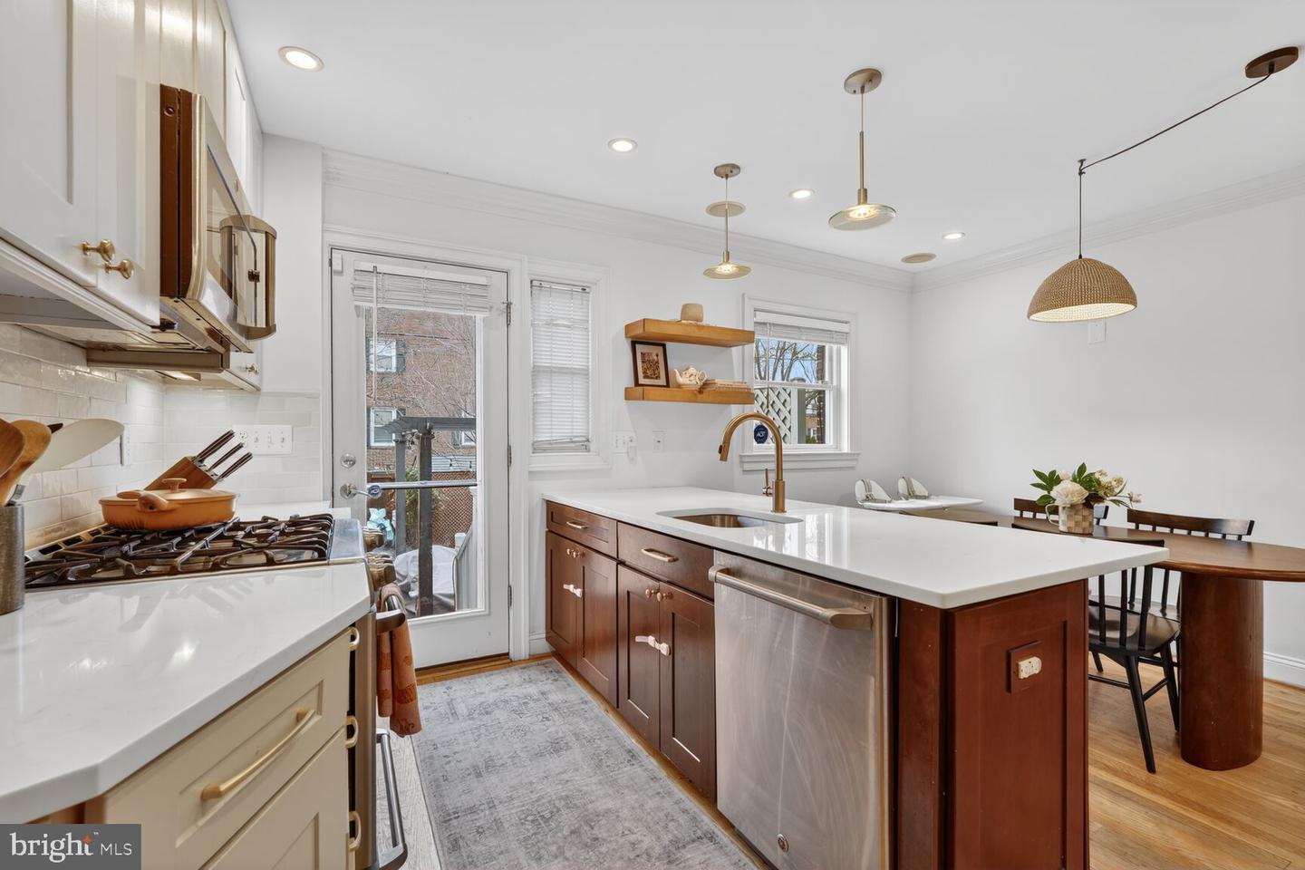 1014 COLONIAL AVE, ALEXANDRIA, Virginia 22314, 3 Bedrooms Bedrooms, ,2 BathroomsBathrooms,Residential,For sale,1014 COLONIAL AVE,VAAX2052744 MLS # VAAX2052744