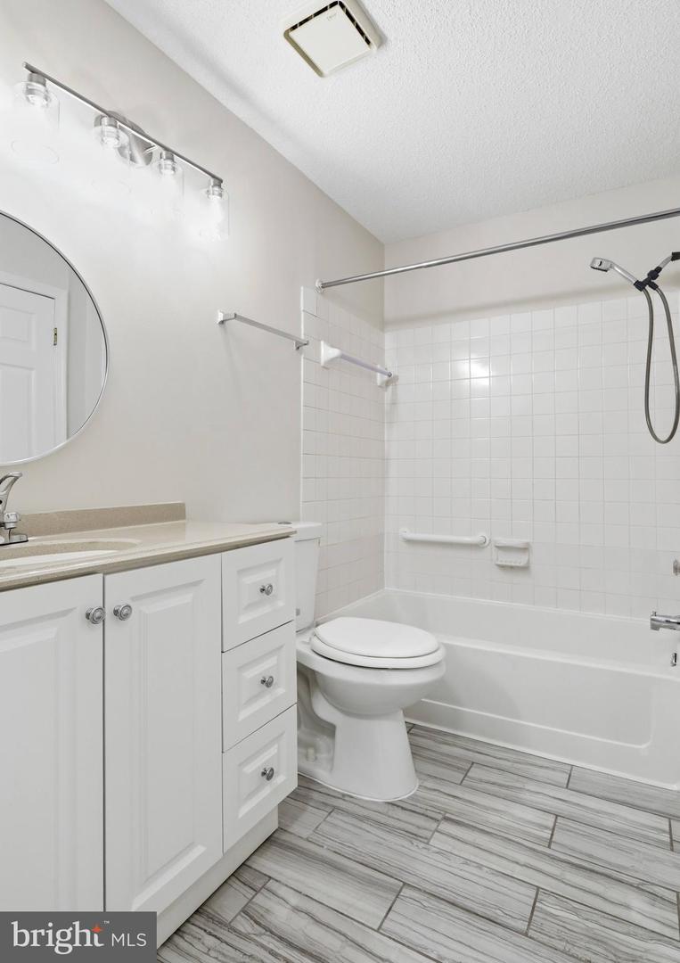 3902 GOLF TEE CT #101, FAIRFAX, Virginia 22033, 3 Bedrooms Bedrooms, ,2 BathroomsBathrooms,Residential,For sale,3902 GOLF TEE CT #101,VAFX2287592 MLS # VAFX2287592