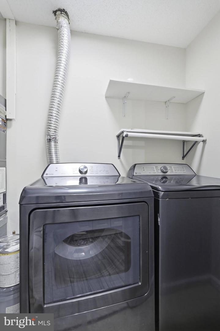 3902 GOLF TEE CT #101, FAIRFAX, Virginia 22033, 3 Bedrooms Bedrooms, ,2 BathroomsBathrooms,Residential,For sale,3902 GOLF TEE CT #101,VAFX2287592 MLS # VAFX2287592