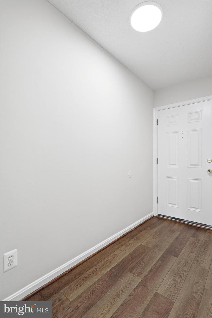 3902 GOLF TEE CT #101, FAIRFAX, Virginia 22033, 3 Bedrooms Bedrooms, ,2 BathroomsBathrooms,Residential,For sale,3902 GOLF TEE CT #101,VAFX2287592 MLS # VAFX2287592