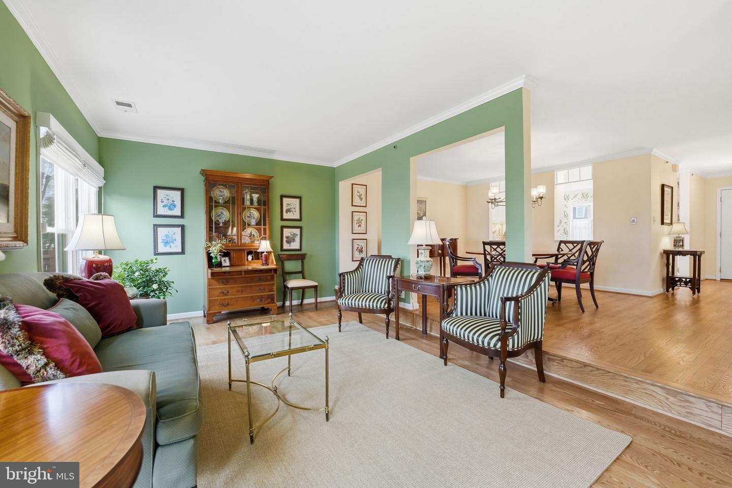 207-A LOCUST ST SE, VIENNA, Virginia 22180, 3 Bedrooms Bedrooms, ,2 BathroomsBathrooms,Residential,For sale,207-A LOCUST ST SE,VAFX2287608 MLS # VAFX2287608