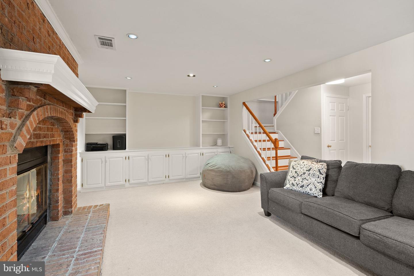 3100 CALLOWAY CT, WOODBRIDGE, Virginia 22192, 3 Bedrooms Bedrooms, 6 Rooms Rooms,2 BathroomsBathrooms,Residential,For sale,3100 CALLOWAY CT,VAPW2111534 MLS # VAPW2111534