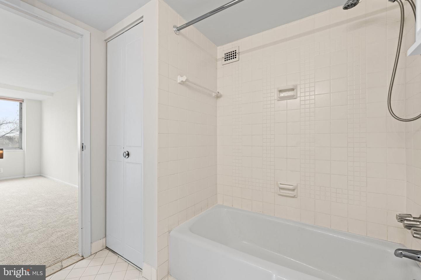 301 N BEAUREGARD ST #604, ALEXANDRIA, Virginia 22312, 3 Bedrooms Bedrooms, ,2 BathroomsBathrooms,Residential,For sale,301 N BEAUREGARD ST #604,VAAX2053668 MLS # VAAX2053668