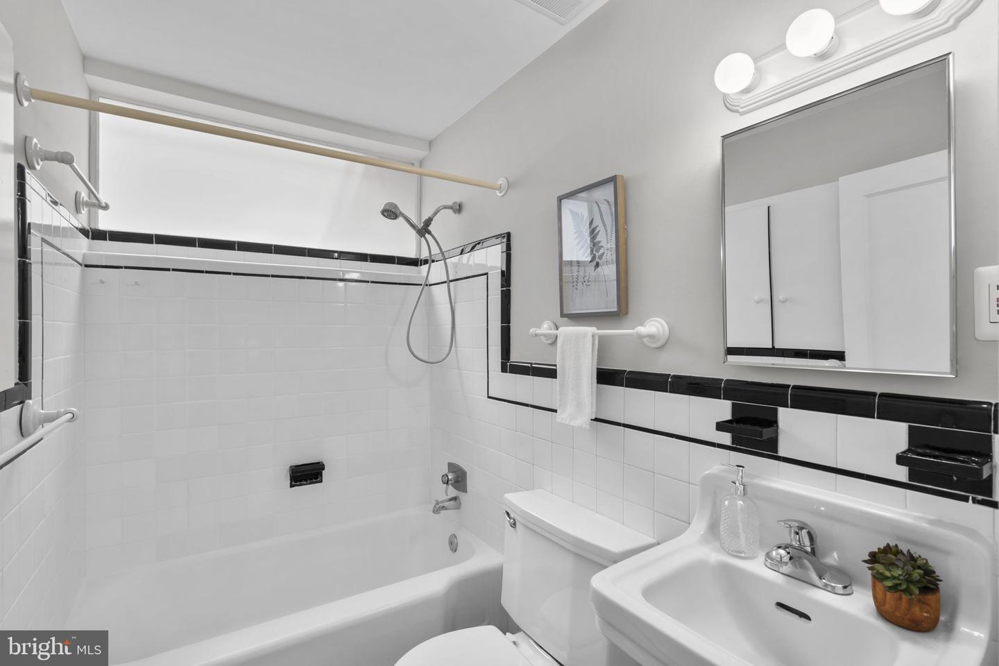 5713 6TH ST N, ARLINGTON, Virginia 22205, 3 Bedrooms Bedrooms, ,2 BathroomsBathrooms,Residential,For sale,5713 6TH ST N,VAAR2068326 MLS # VAAR2068326