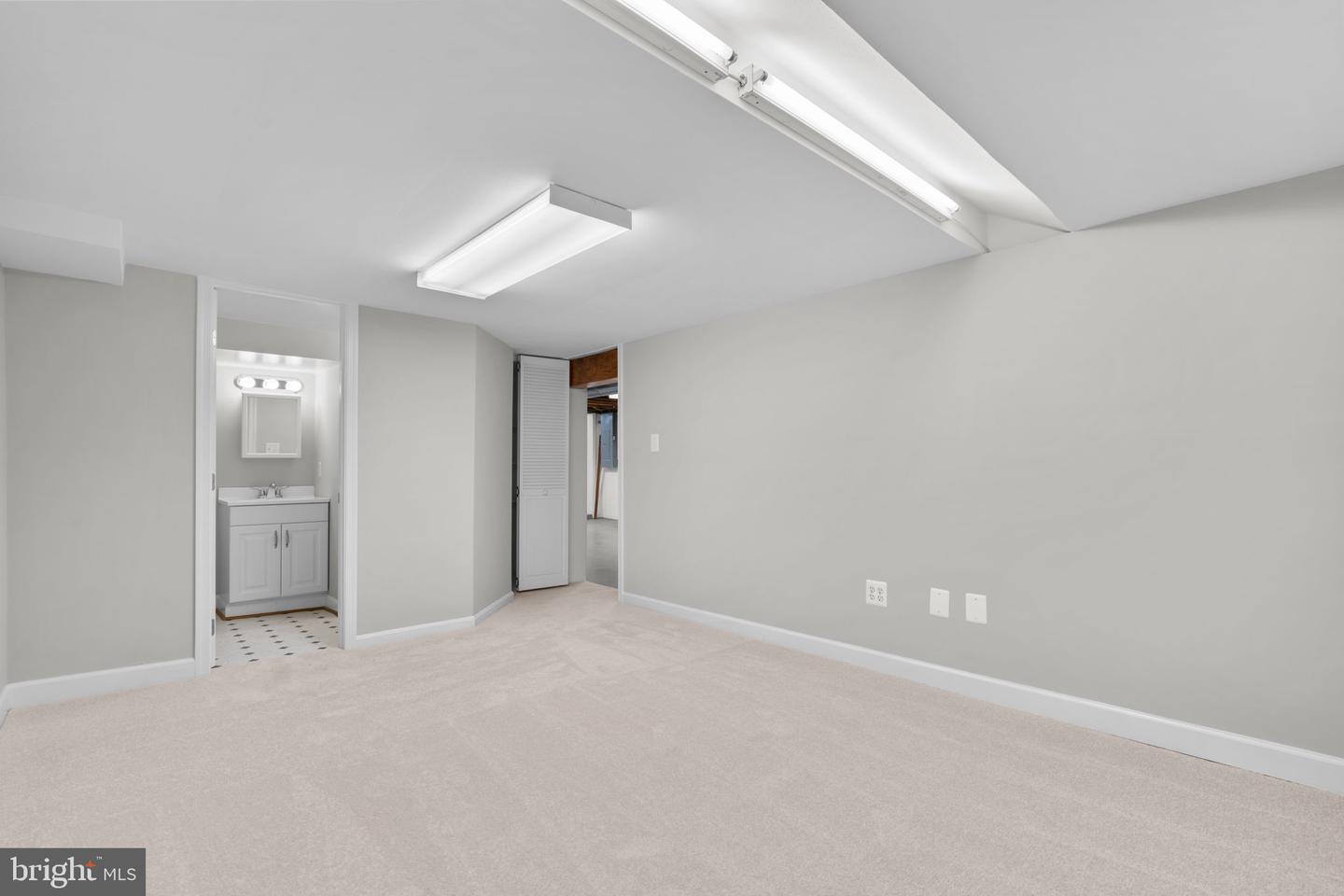 5713 6TH ST N, ARLINGTON, Virginia 22205, 3 Bedrooms Bedrooms, ,2 BathroomsBathrooms,Residential,For sale,5713 6TH ST N,VAAR2068326 MLS # VAAR2068326