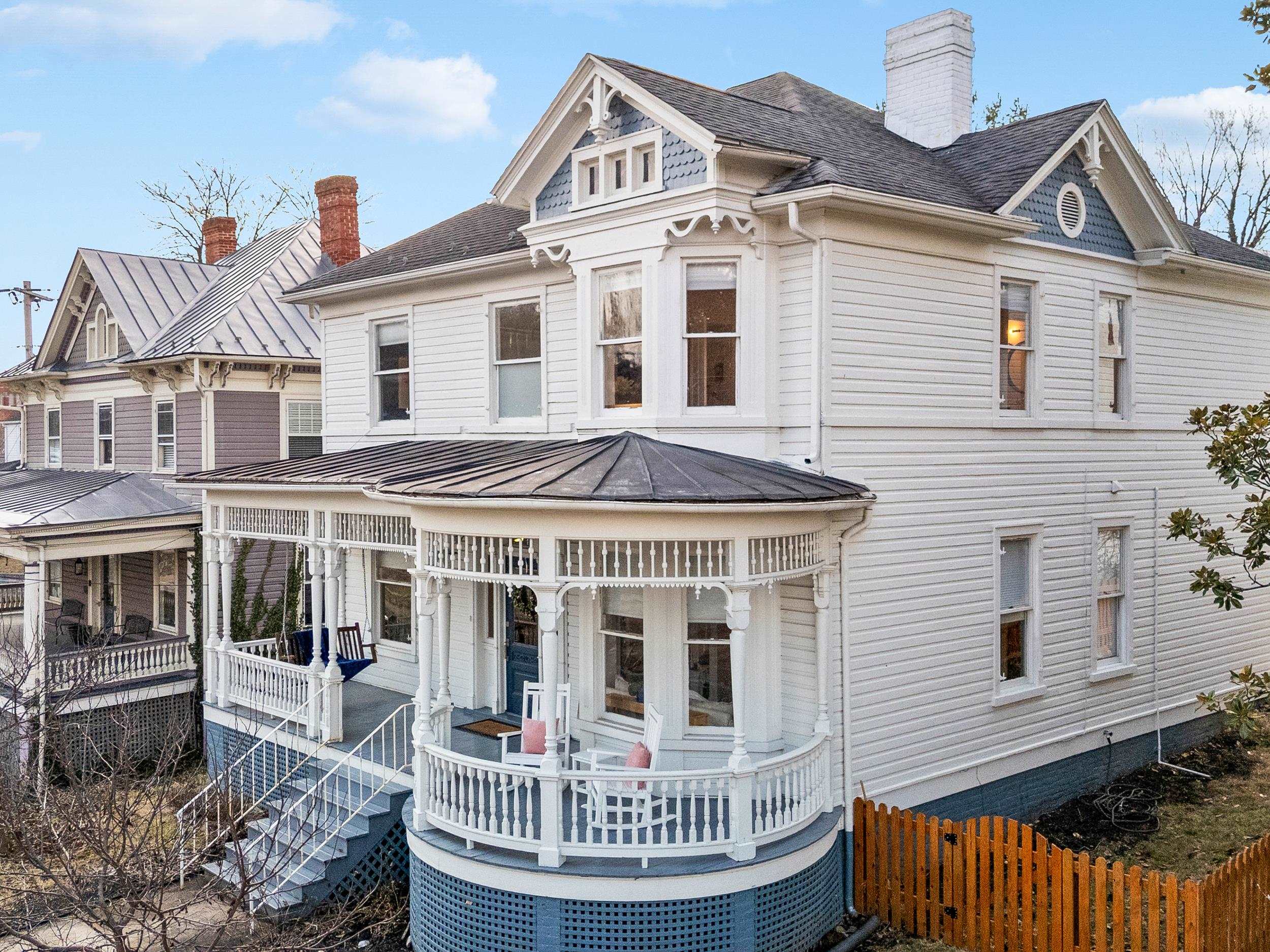 1012 W BEVERLEY ST, STAUNTON, Virginia 24401, 3 Bedrooms Bedrooms, ,2 BathroomsBathrooms,Residential,1012 W BEVERLEY ST,673970 MLS # 673970