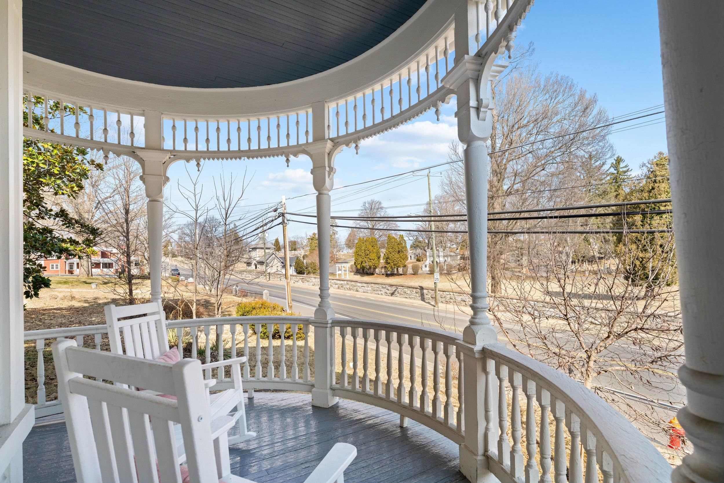 1012 W BEVERLEY ST, STAUNTON, Virginia 24401, 3 Bedrooms Bedrooms, ,2 BathroomsBathrooms,Residential,1012 W BEVERLEY ST,673970 MLS # 673970