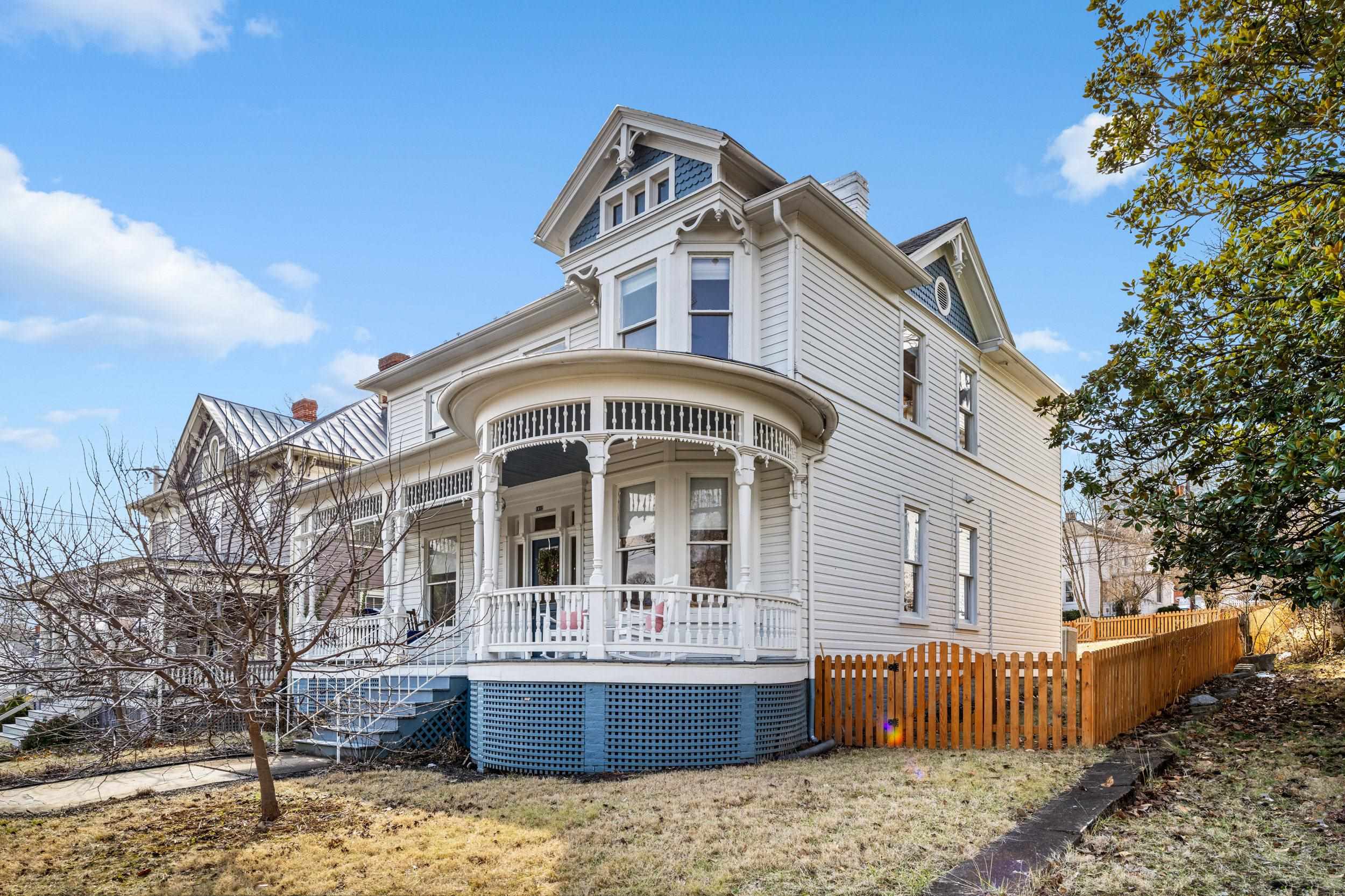 1012 W BEVERLEY ST, STAUNTON, Virginia 24401, 3 Bedrooms Bedrooms, ,2 BathroomsBathrooms,Residential,1012 W BEVERLEY ST,673970 MLS # 673970