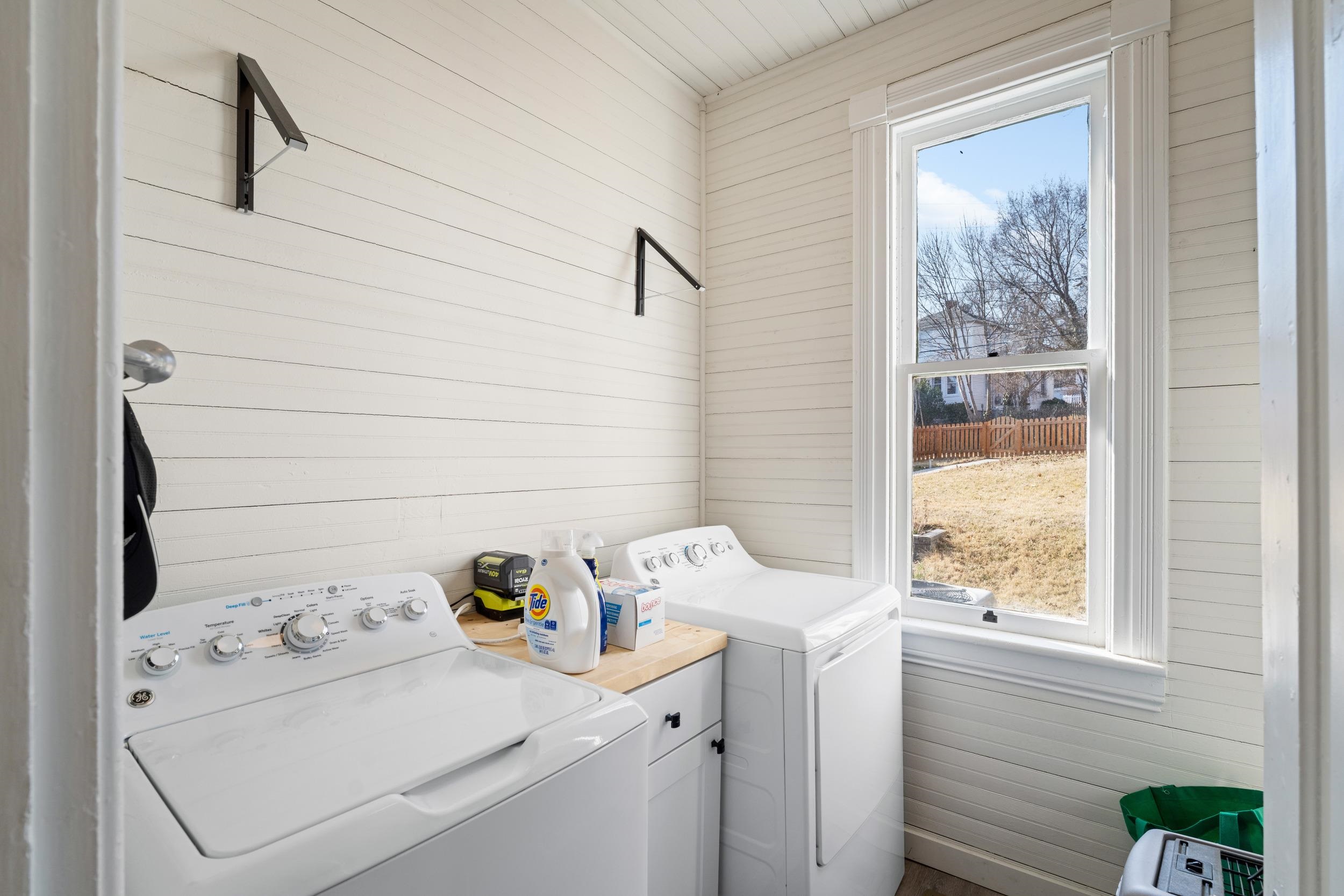 1012 W BEVERLEY ST, STAUNTON, Virginia 24401, 3 Bedrooms Bedrooms, ,2 BathroomsBathrooms,Residential,1012 W BEVERLEY ST,673970 MLS # 673970