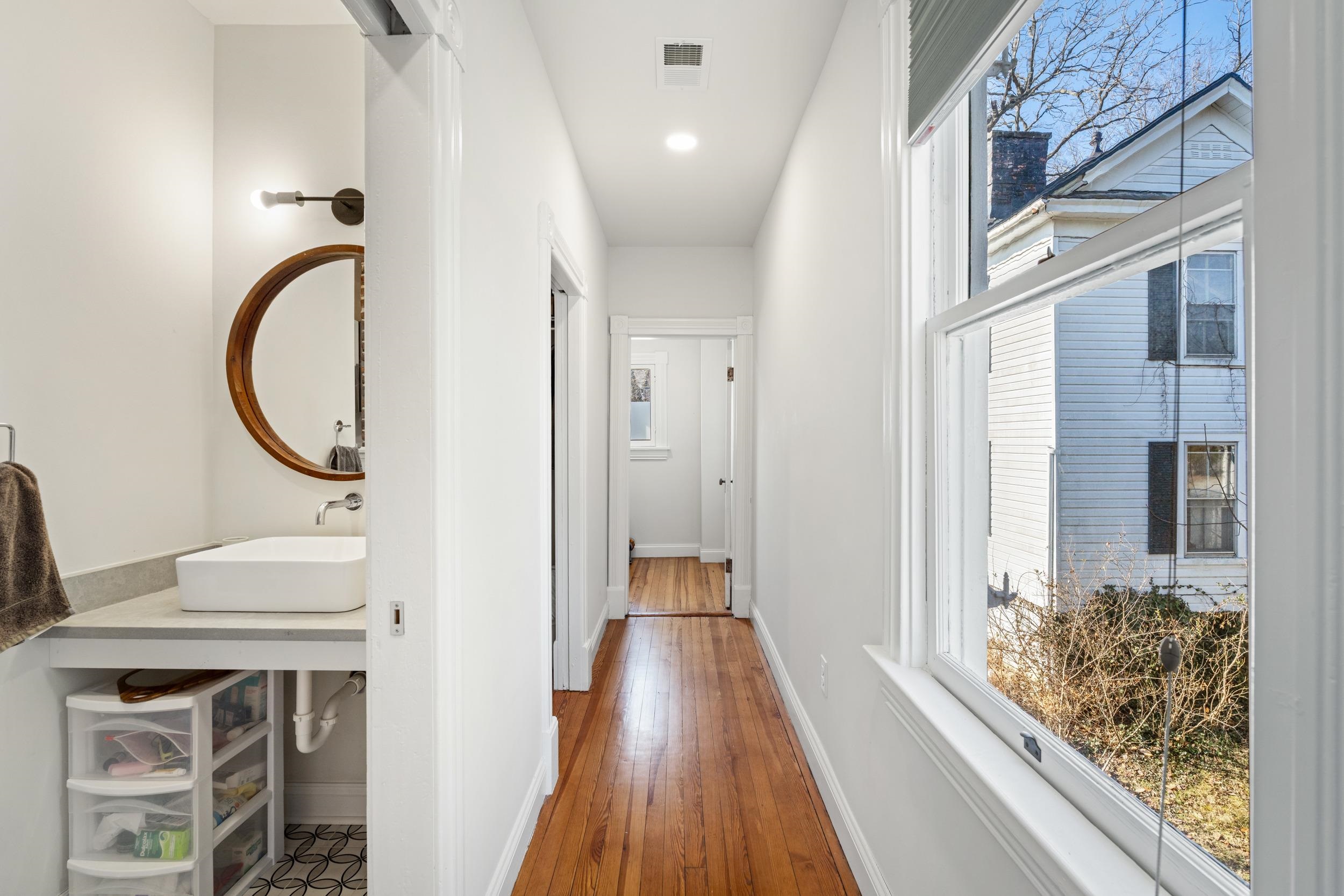 1012 W BEVERLEY ST, STAUNTON, Virginia 24401, 3 Bedrooms Bedrooms, ,2 BathroomsBathrooms,Residential,1012 W BEVERLEY ST,673970 MLS # 673970