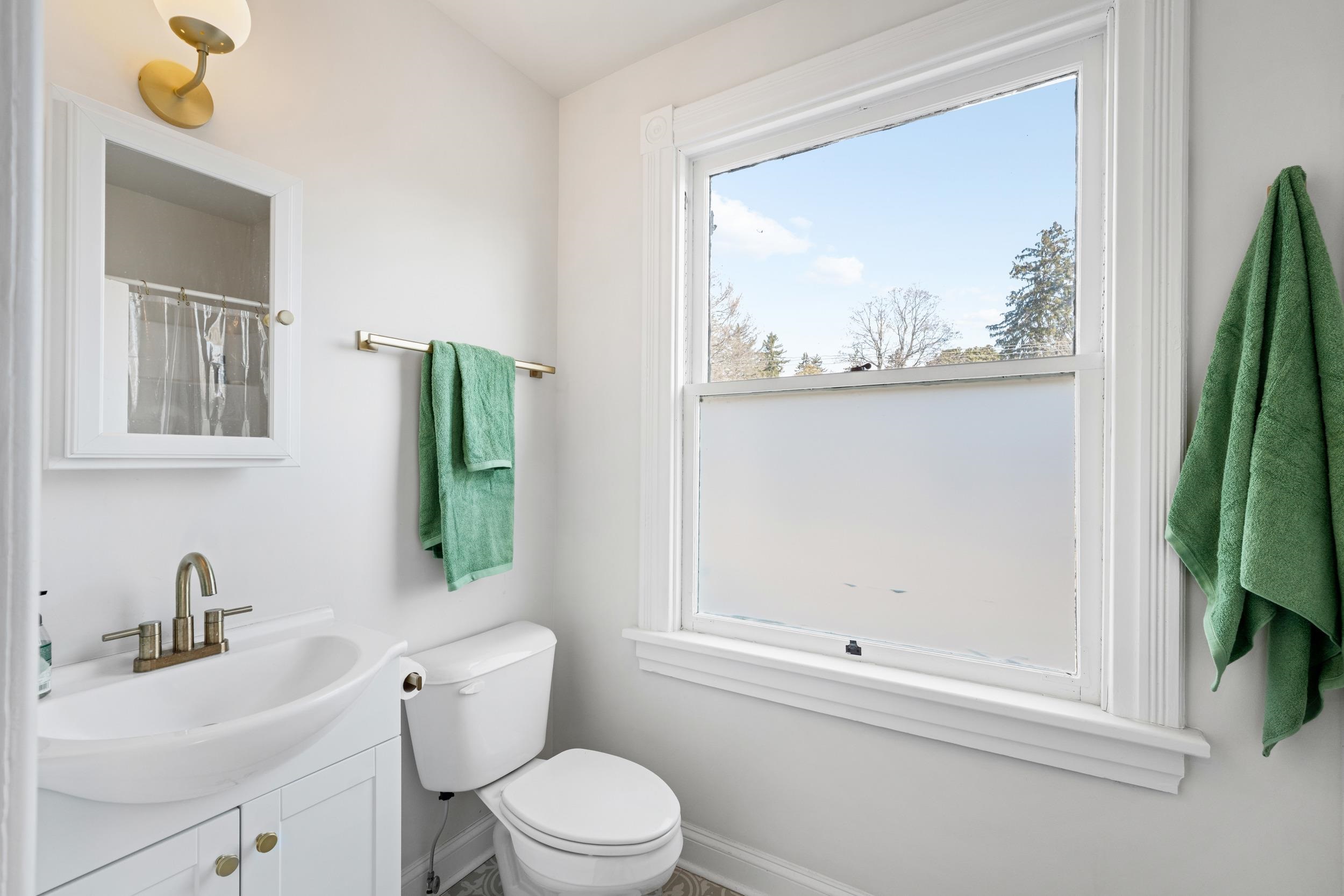 1012 W BEVERLEY ST, STAUNTON, Virginia 24401, 3 Bedrooms Bedrooms, ,2 BathroomsBathrooms,Residential,1012 W BEVERLEY ST,673970 MLS # 673970