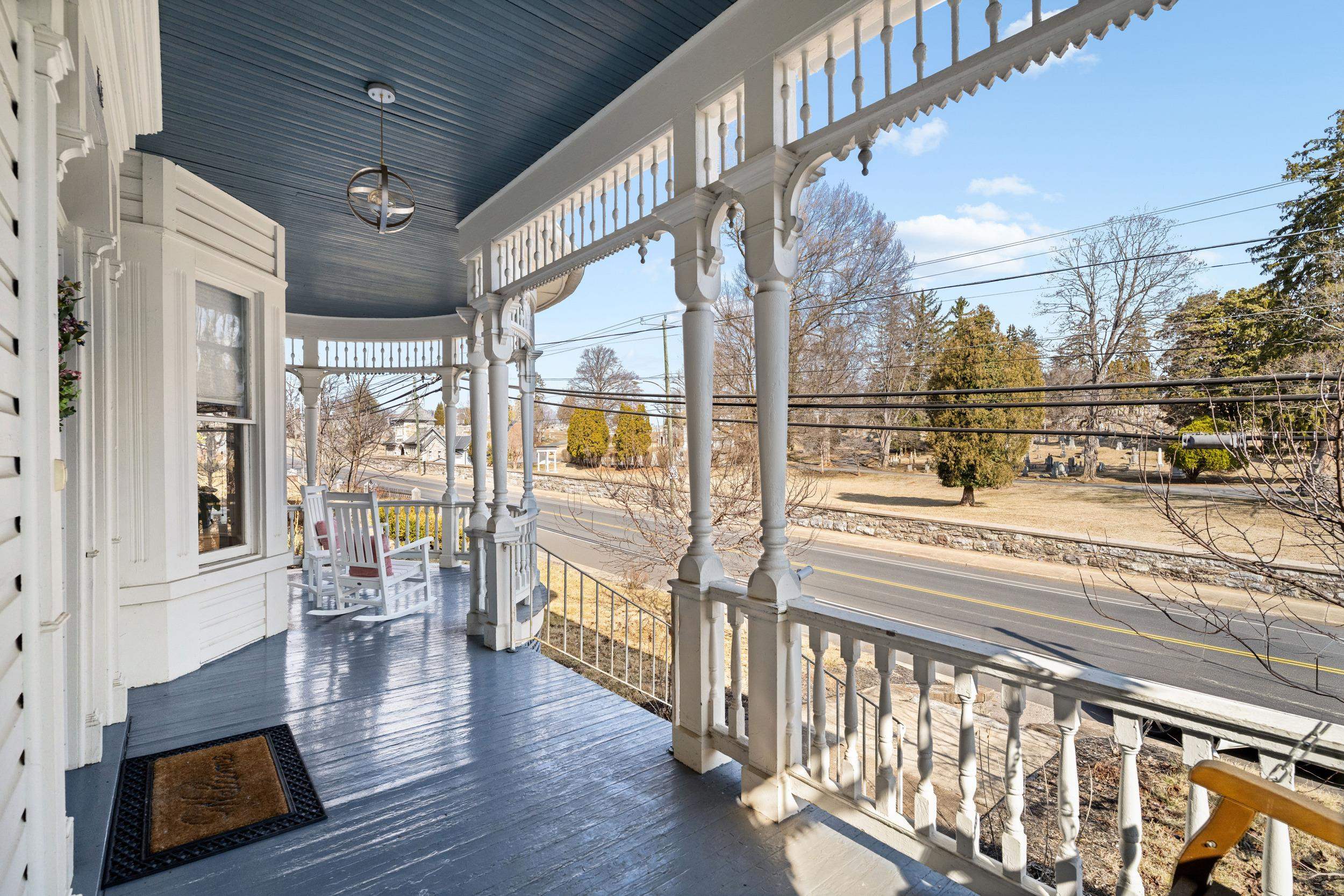 1012 W BEVERLEY ST, STAUNTON, Virginia 24401, 3 Bedrooms Bedrooms, ,2 BathroomsBathrooms,Residential,1012 W BEVERLEY ST,673970 MLS # 673970