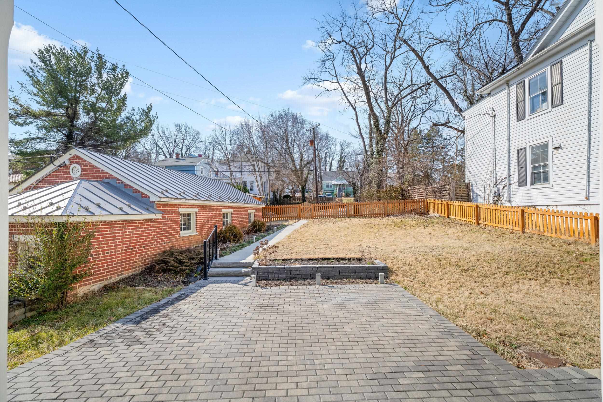 1012 W BEVERLEY ST, STAUNTON, Virginia 24401, 3 Bedrooms Bedrooms, ,2 BathroomsBathrooms,Residential,1012 W BEVERLEY ST,673970 MLS # 673970