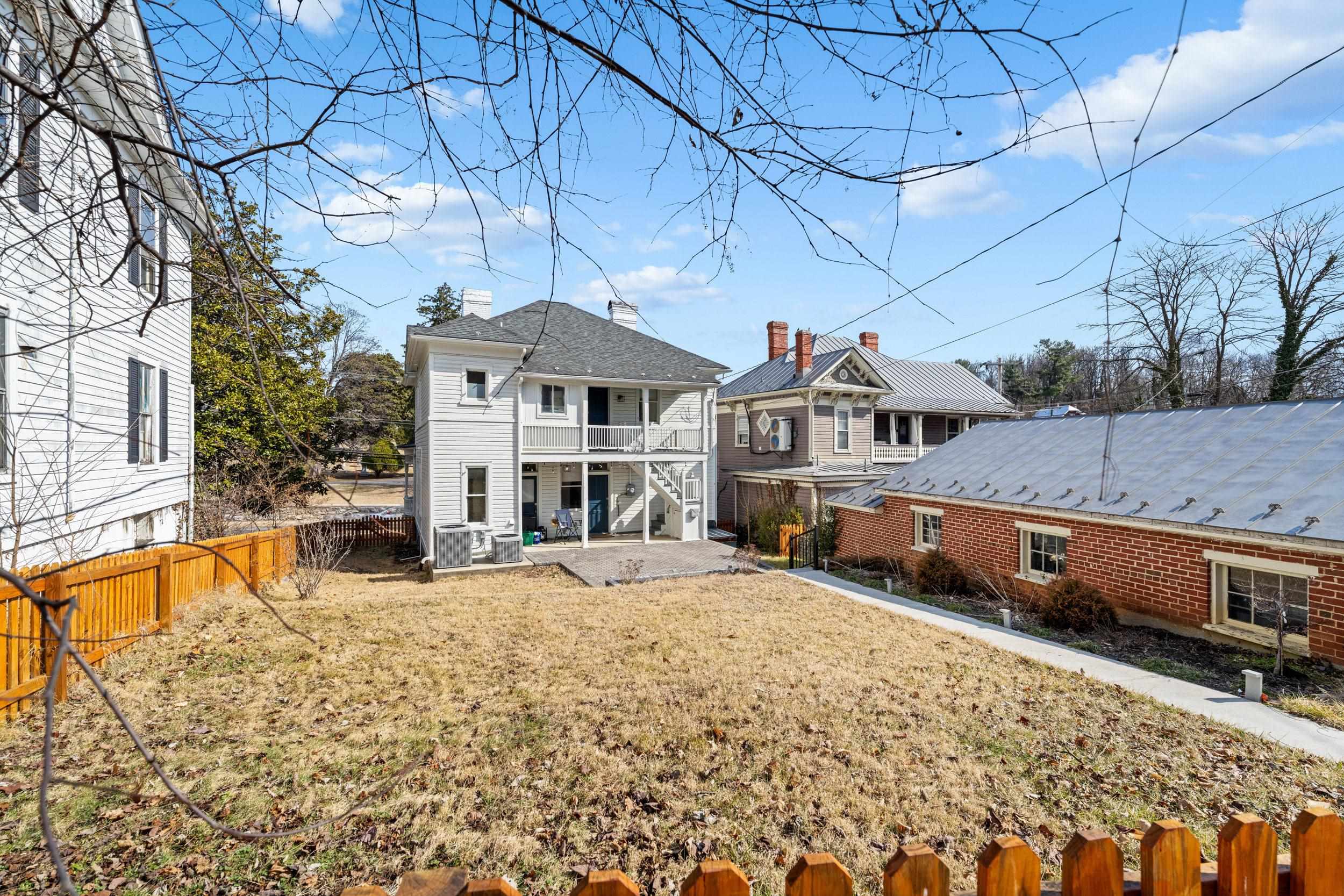 1012 W BEVERLEY ST, STAUNTON, Virginia 24401, 3 Bedrooms Bedrooms, ,2 BathroomsBathrooms,Residential,1012 W BEVERLEY ST,673970 MLS # 673970