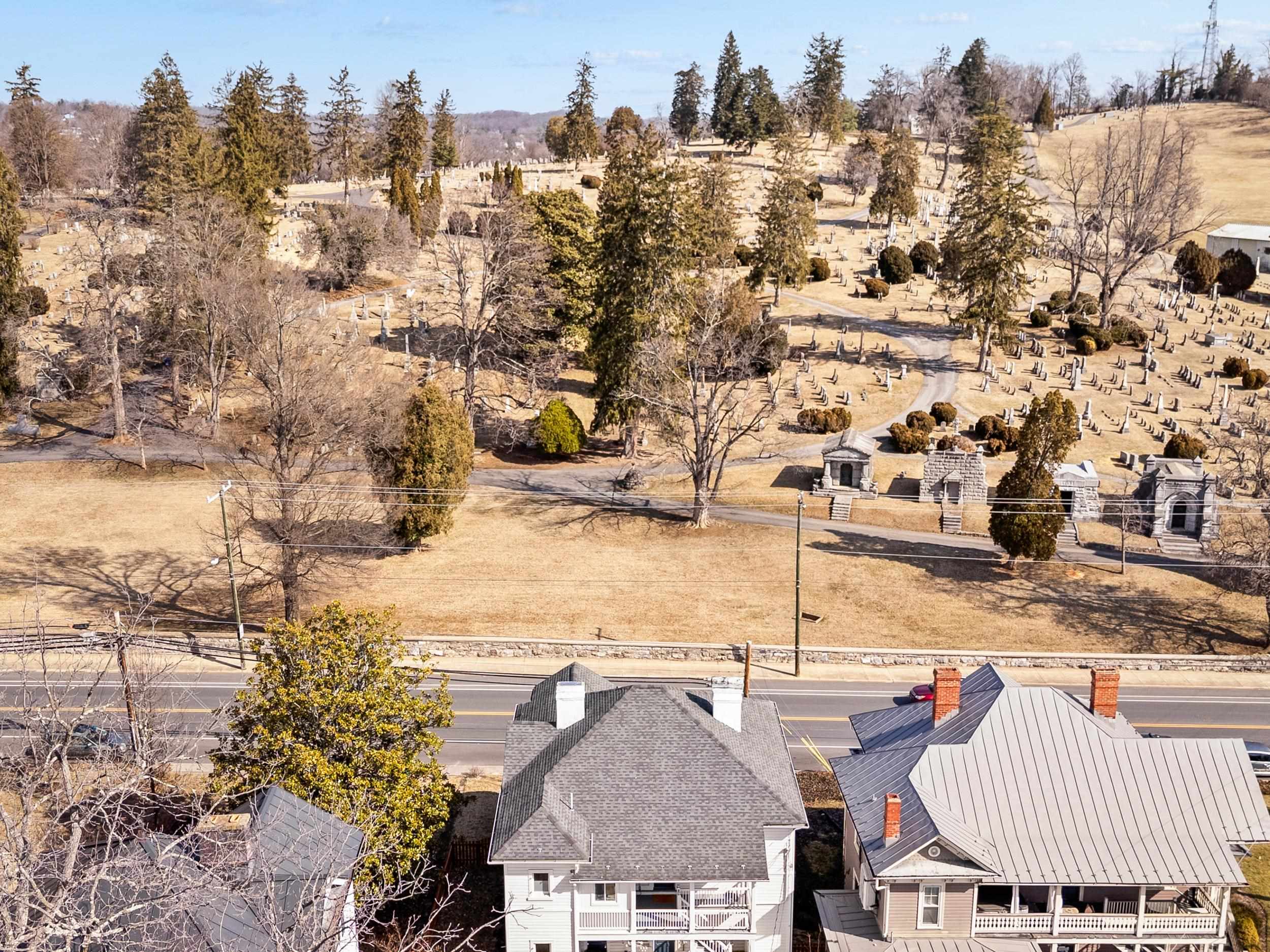 1012 W BEVERLEY ST, STAUNTON, Virginia 24401, 3 Bedrooms Bedrooms, ,2 BathroomsBathrooms,Residential,1012 W BEVERLEY ST,673970 MLS # 673970