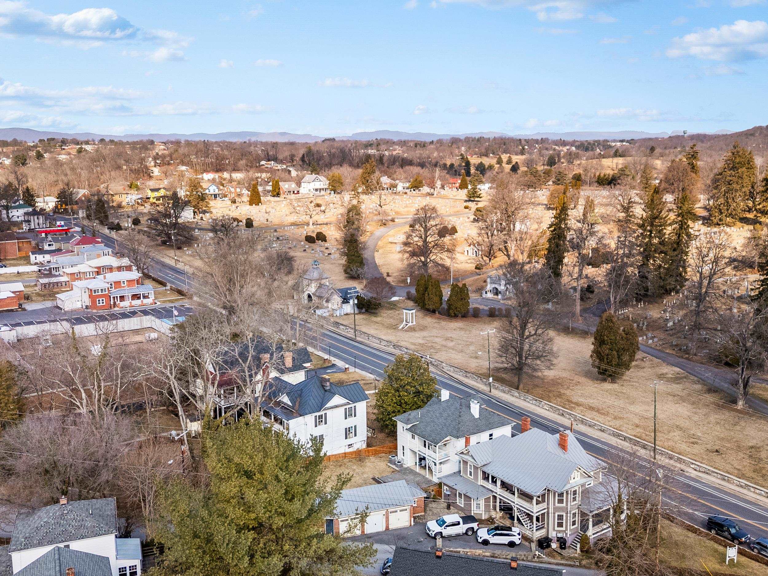 1012 W BEVERLEY ST, STAUNTON, Virginia 24401, 3 Bedrooms Bedrooms, ,2 BathroomsBathrooms,Residential,1012 W BEVERLEY ST,673970 MLS # 673970