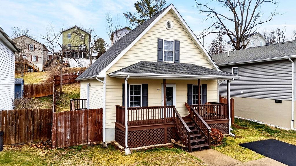 616 GRUBERT AVE, STAUNTON, Virginia 24401, 3 Bedrooms Bedrooms, ,2 BathroomsBathrooms,Residential,616 GRUBERT AVE,673990 MLS # 673990