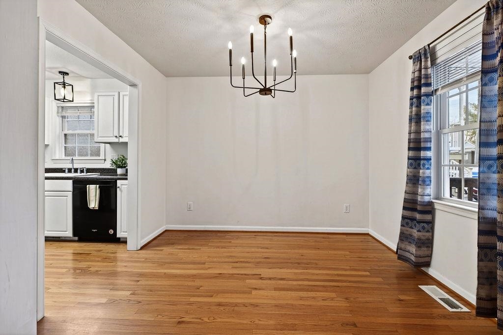 616 GRUBERT AVE, STAUNTON, Virginia 24401, 3 Bedrooms Bedrooms, ,2 BathroomsBathrooms,Residential,616 GRUBERT AVE,673990 MLS # 673990