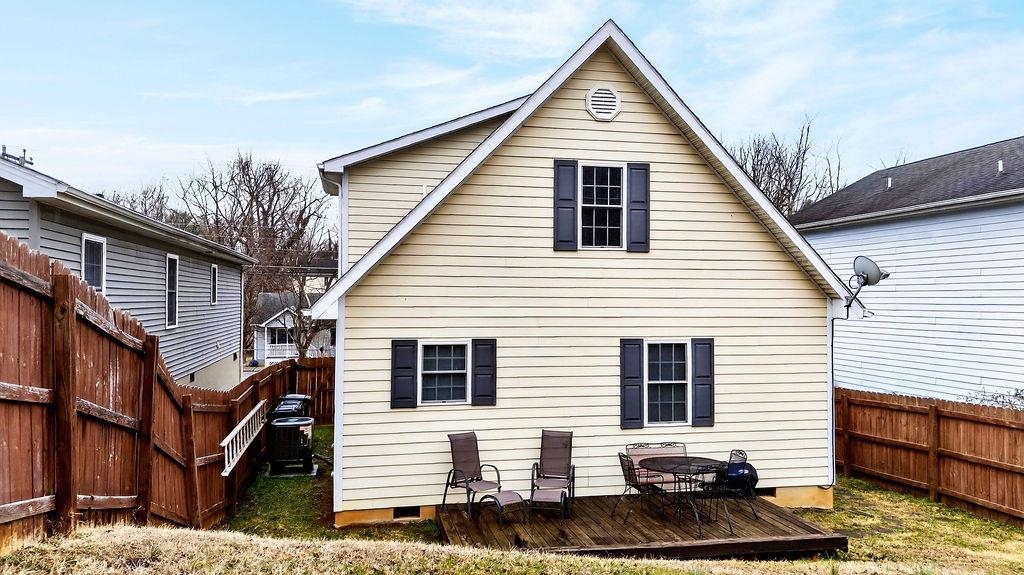 616 GRUBERT AVE, STAUNTON, Virginia 24401, 3 Bedrooms Bedrooms, ,2 BathroomsBathrooms,Residential,616 GRUBERT AVE,673990 MLS # 673990