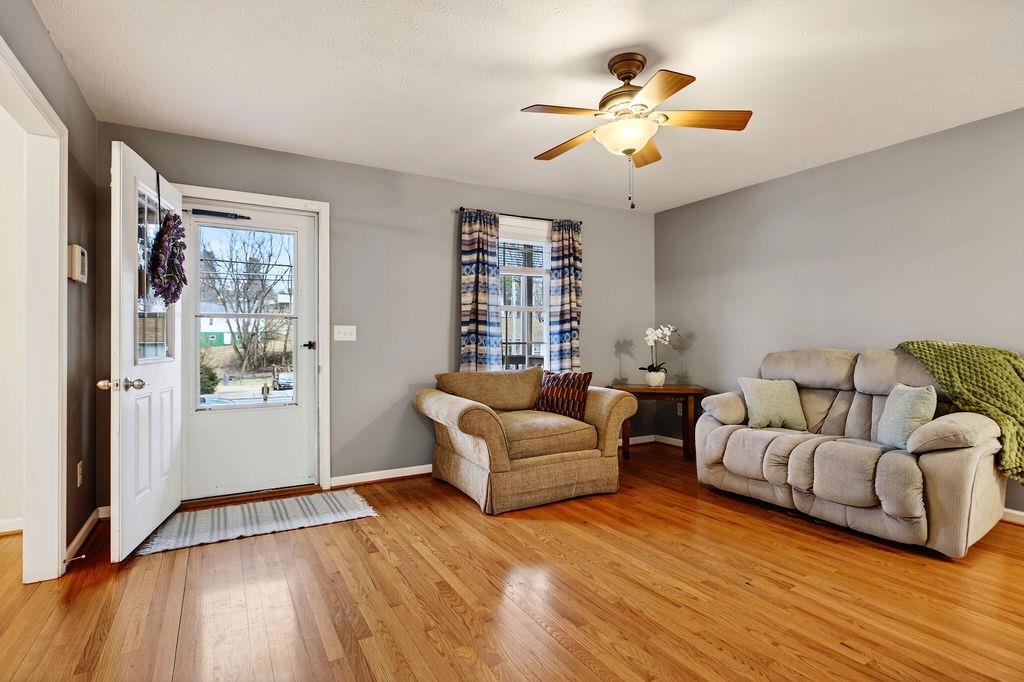 616 GRUBERT AVE, STAUNTON, Virginia 24401, 3 Bedrooms Bedrooms, ,2 BathroomsBathrooms,Residential,616 GRUBERT AVE,673990 MLS # 673990