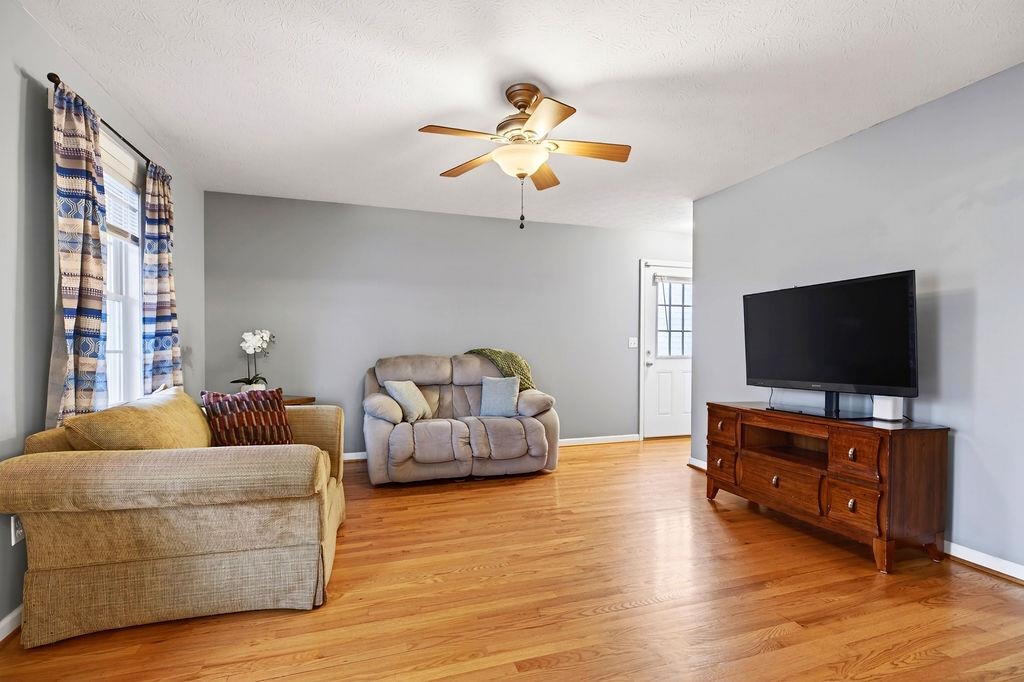 616 GRUBERT AVE, STAUNTON, Virginia 24401, 3 Bedrooms Bedrooms, ,2 BathroomsBathrooms,Residential,616 GRUBERT AVE,673990 MLS # 673990