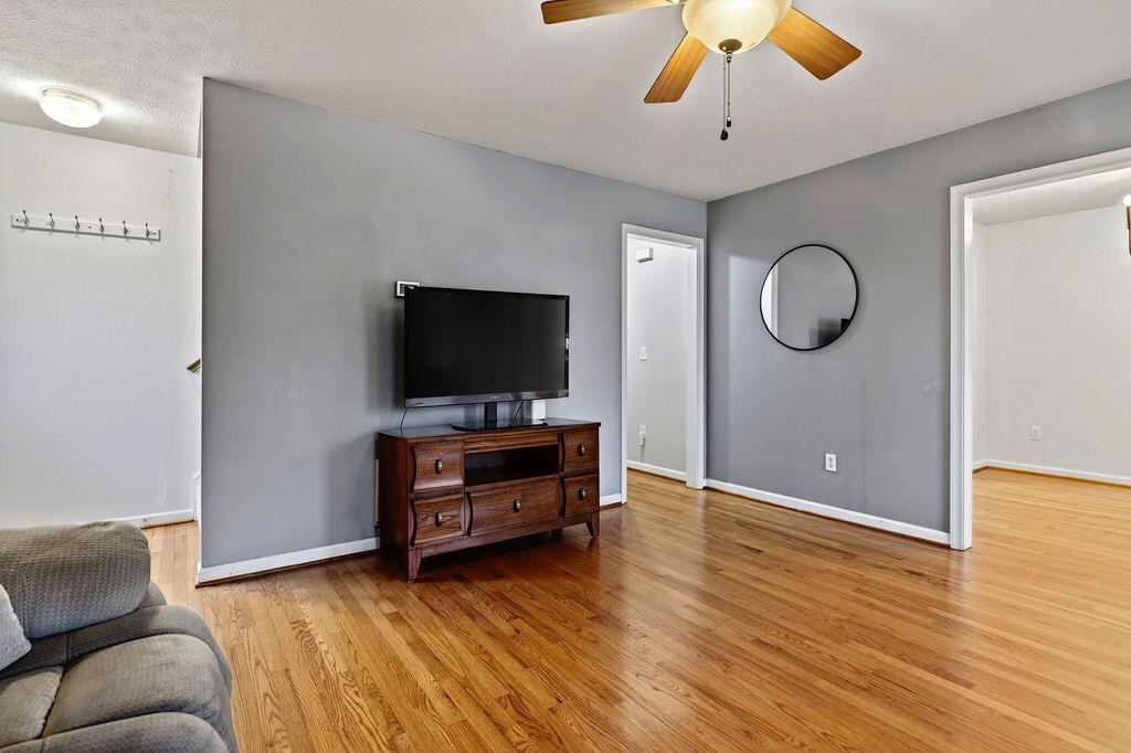 616 GRUBERT AVE, STAUNTON, Virginia 24401, 3 Bedrooms Bedrooms, ,2 BathroomsBathrooms,Residential,616 GRUBERT AVE,673990 MLS # 673990