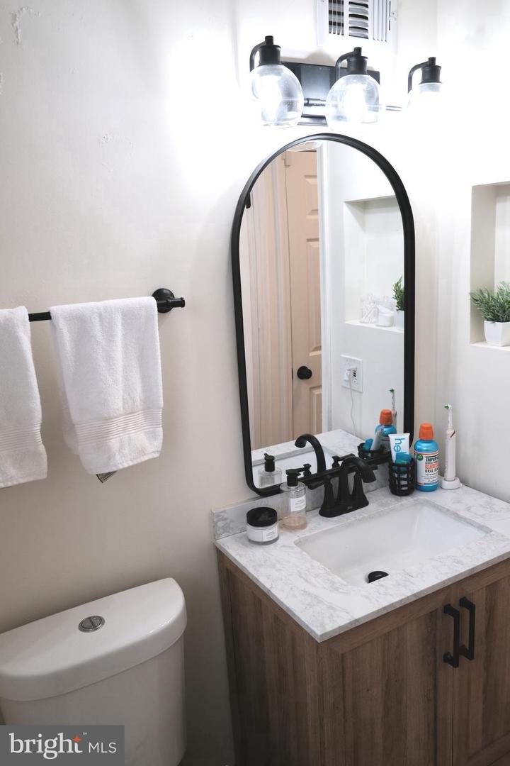 3468 S STAFFORD ST #A1, ARLINGTON, Virginia 22206, 2 Bedrooms Bedrooms, ,2 BathroomsBathrooms,Residential,For sale,3468 S STAFFORD ST #A1,VAAR2068536 MLS # VAAR2068536