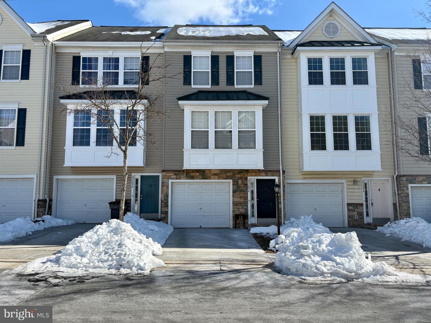 23092 FONTWELL SQ, STERLING, Virginia 20166, 4 Bedrooms Bedrooms, ,3 BathroomsBathrooms,Residential,For sale,23092 FONTWELL SQ,VALO2115302 MLS # VALO2115302