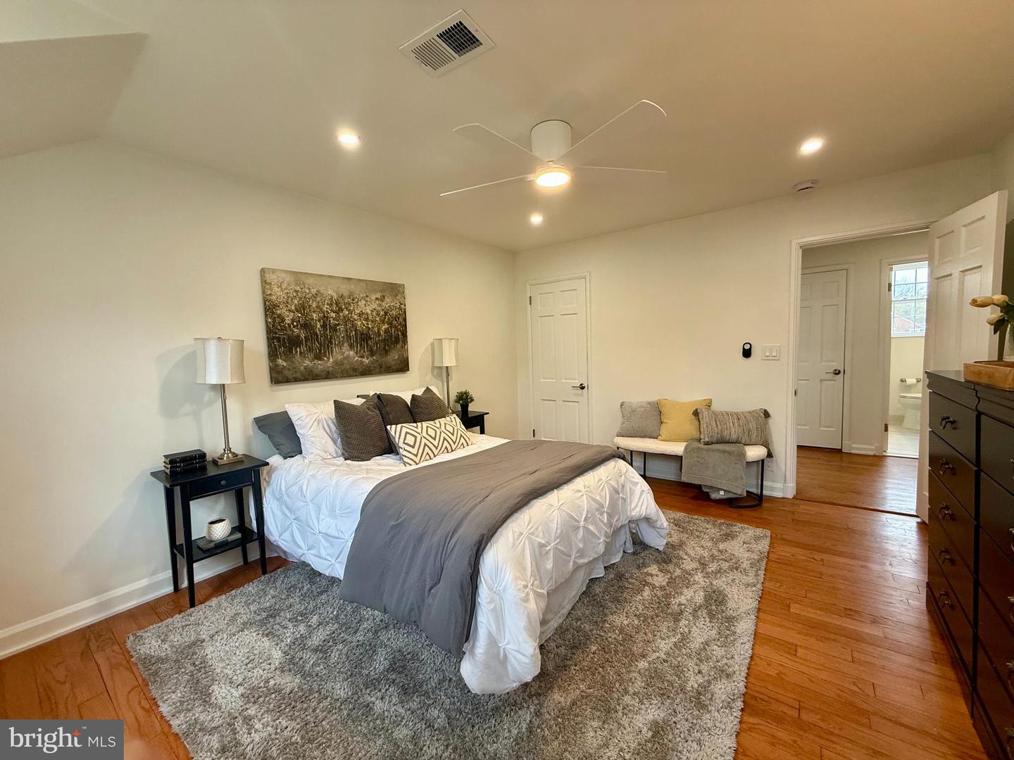 3513 S STAFFORD ST #A, ARLINGTON, Virginia 22206, 2 Bedrooms Bedrooms, ,2 BathroomsBathrooms,Residential,For sale,3513 S STAFFORD ST #A,VAAR2068548 MLS # VAAR2068548