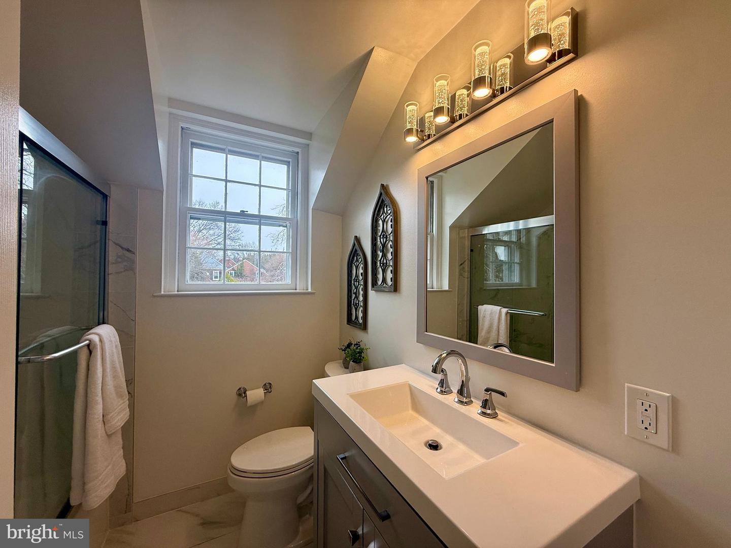 3513 S STAFFORD ST #A, ARLINGTON, Virginia 22206, 2 Bedrooms Bedrooms, ,2 BathroomsBathrooms,Residential,For sale,3513 S STAFFORD ST #A,VAAR2068548 MLS # VAAR2068548