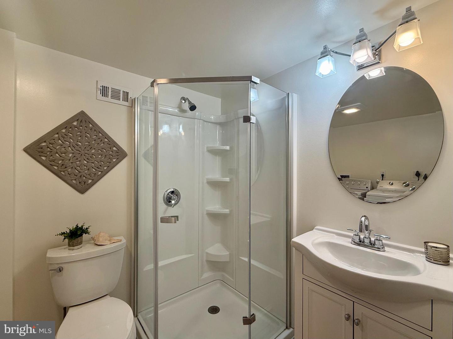 3513 S STAFFORD ST #A, ARLINGTON, Virginia 22206, 2 Bedrooms Bedrooms, ,2 BathroomsBathrooms,Residential,For sale,3513 S STAFFORD ST #A,VAAR2068548 MLS # VAAR2068548