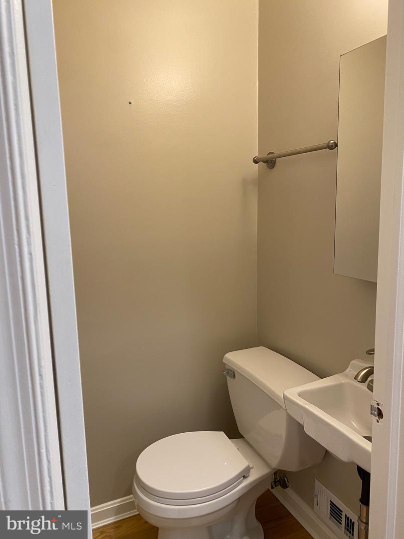 339 SE 11TH ST SE, WASHINGTON, District Of Columbia 20003, 3 Bedrooms Bedrooms, ,2 BathroomsBathrooms,Residential,For sale,339 SE 11TH ST SE,DCDC2244932 MLS # DCDC2244932