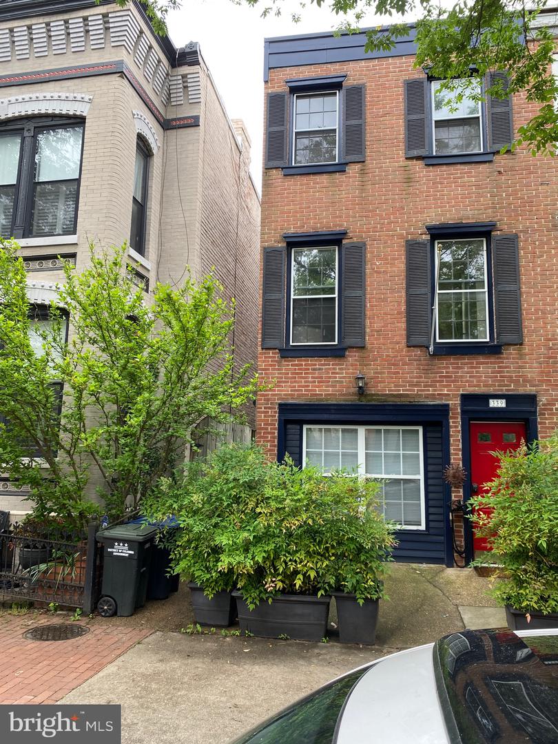 339 SE 11TH ST SE, WASHINGTON, District Of Columbia 20003, 3 Bedrooms Bedrooms, ,2 BathroomsBathrooms,Residential,For sale,339 SE 11TH ST SE,DCDC2244932 MLS # DCDC2244932