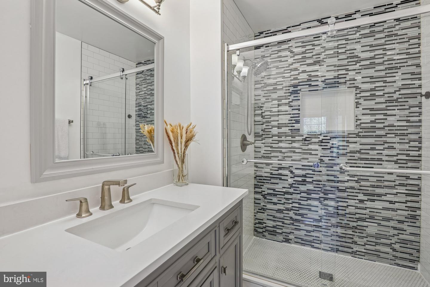 2715 SHAWN LEIGH DR, VIENNA, Virginia 22181, 3 Bedrooms Bedrooms, ,2 BathroomsBathrooms,Residential,For sale,2715 SHAWN LEIGH DR,VAFX2289584 MLS # VAFX2289584