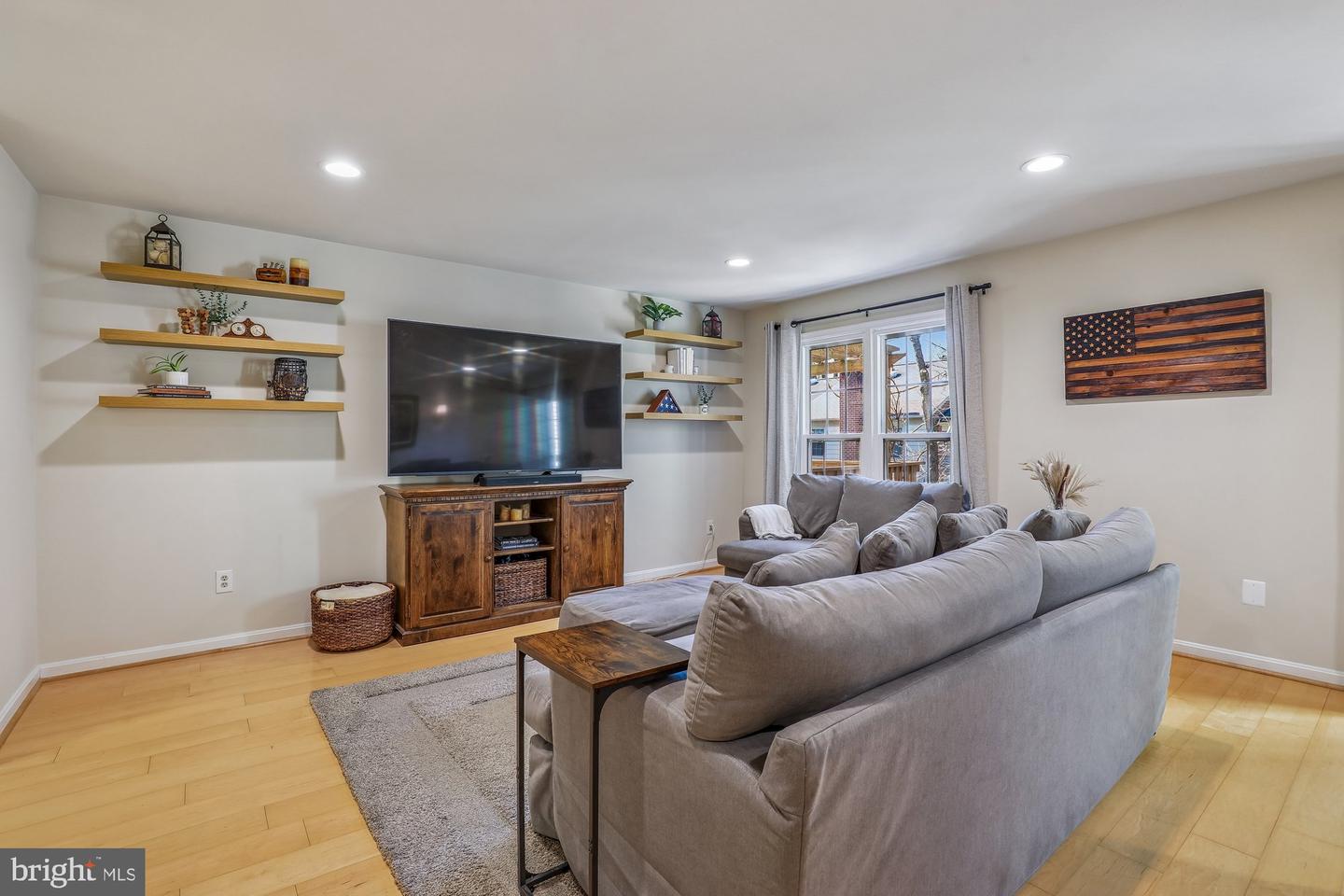 2715 SHAWN LEIGH DR, VIENNA, Virginia 22181, 3 Bedrooms Bedrooms, ,2 BathroomsBathrooms,Residential,For sale,2715 SHAWN LEIGH DR,VAFX2289584 MLS # VAFX2289584