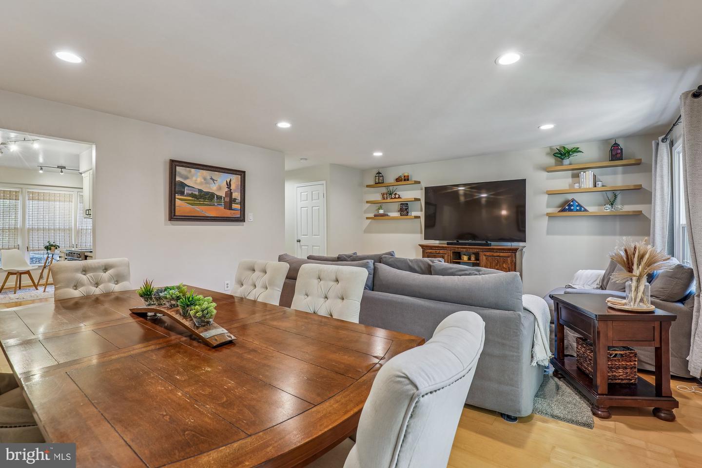 2715 SHAWN LEIGH DR, VIENNA, Virginia 22181, 3 Bedrooms Bedrooms, ,2 BathroomsBathrooms,Residential,For sale,2715 SHAWN LEIGH DR,VAFX2289584 MLS # VAFX2289584