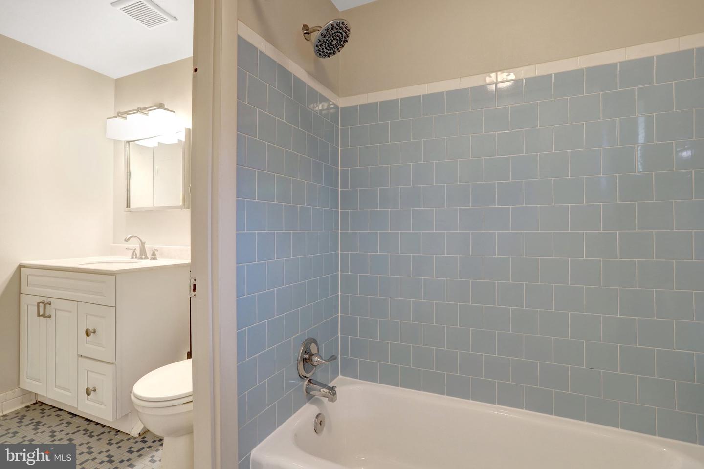 488 N OWEN ST, ALEXANDRIA, Virginia 22304, 3 Bedrooms Bedrooms, 6 Rooms Rooms,2 BathroomsBathrooms,Residential,For sale,488 N OWEN ST,VAAX2053930 MLS # VAAX2053930