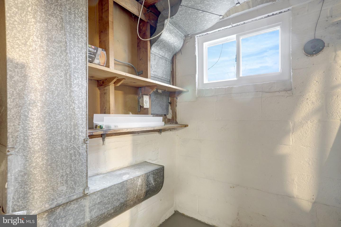 488 N OWEN ST, ALEXANDRIA, Virginia 22304, 3 Bedrooms Bedrooms, 6 Rooms Rooms,2 BathroomsBathrooms,Residential,For sale,488 N OWEN ST,VAAX2053930 MLS # VAAX2053930