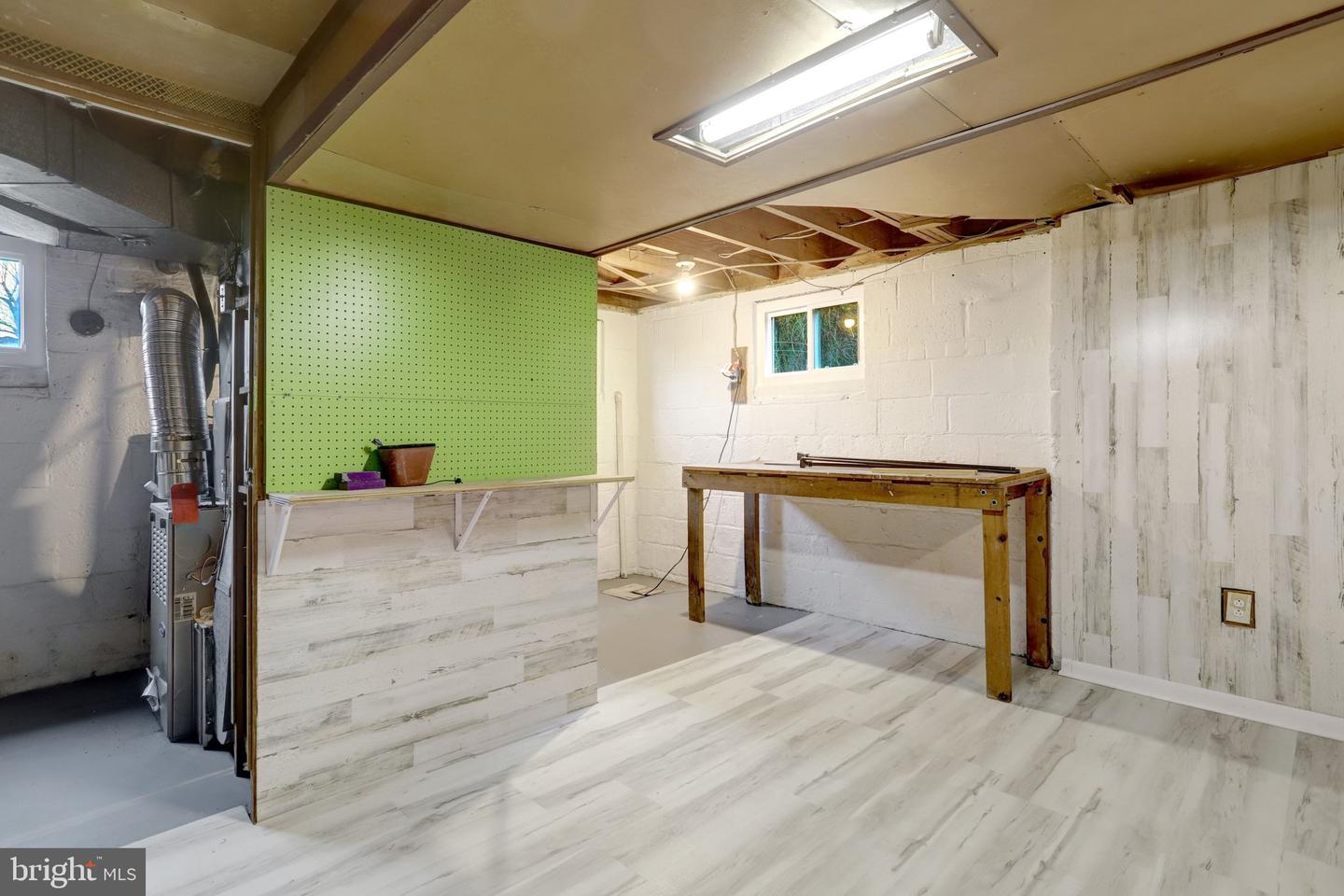 488 N OWEN ST, ALEXANDRIA, Virginia 22304, 3 Bedrooms Bedrooms, 6 Rooms Rooms,2 BathroomsBathrooms,Residential,For sale,488 N OWEN ST,VAAX2053930 MLS # VAAX2053930