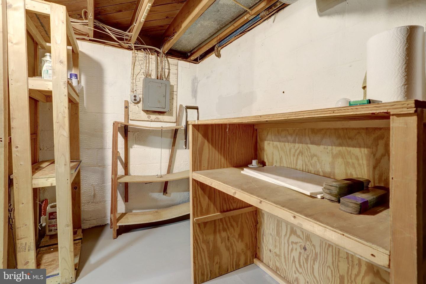 488 N OWEN ST, ALEXANDRIA, Virginia 22304, 3 Bedrooms Bedrooms, 6 Rooms Rooms,2 BathroomsBathrooms,Residential,For sale,488 N OWEN ST,VAAX2053930 MLS # VAAX2053930